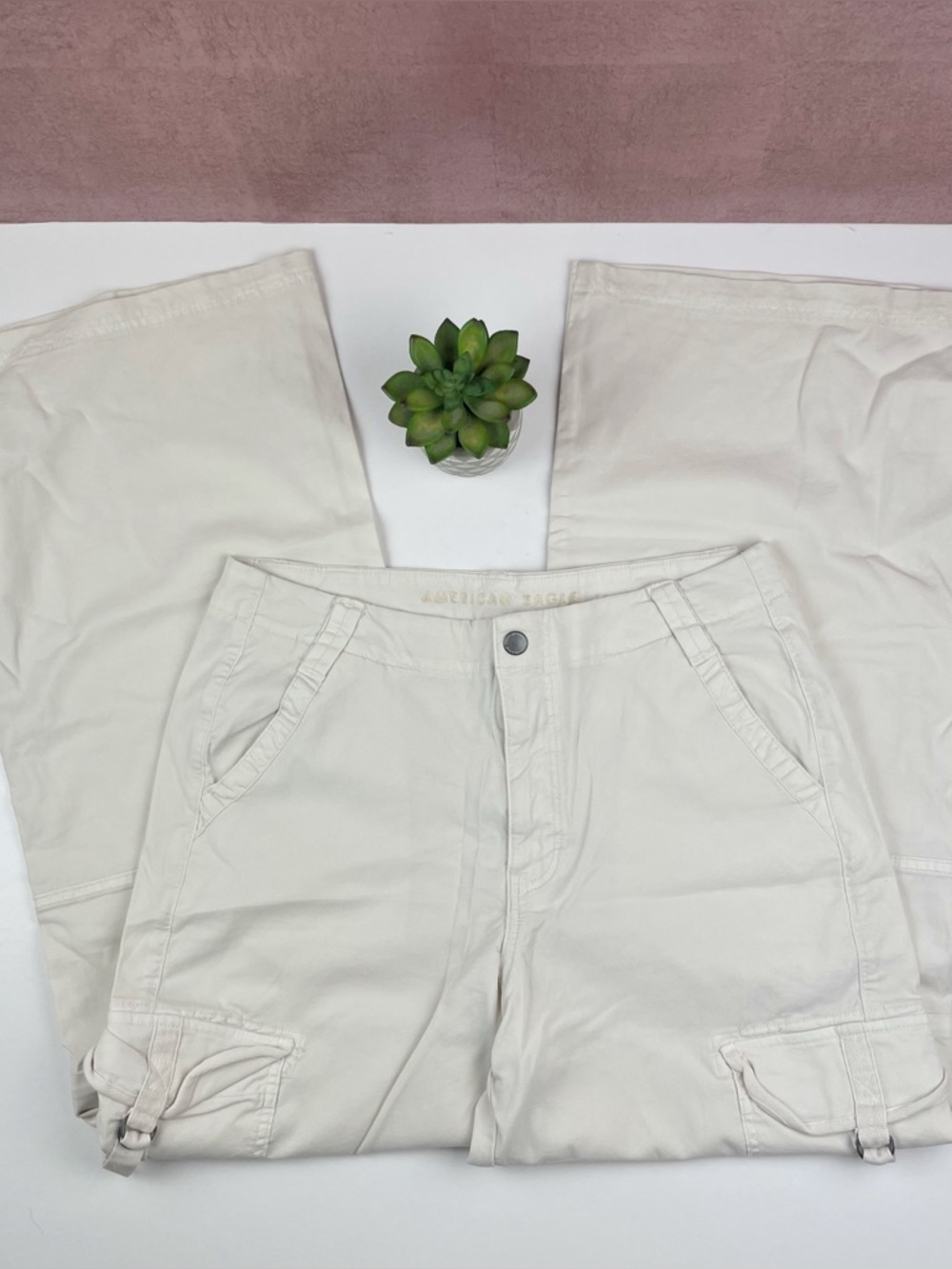 American Eagle Cream Super High Rise Baggy Wide Leg Cargo Pants Women Size 10